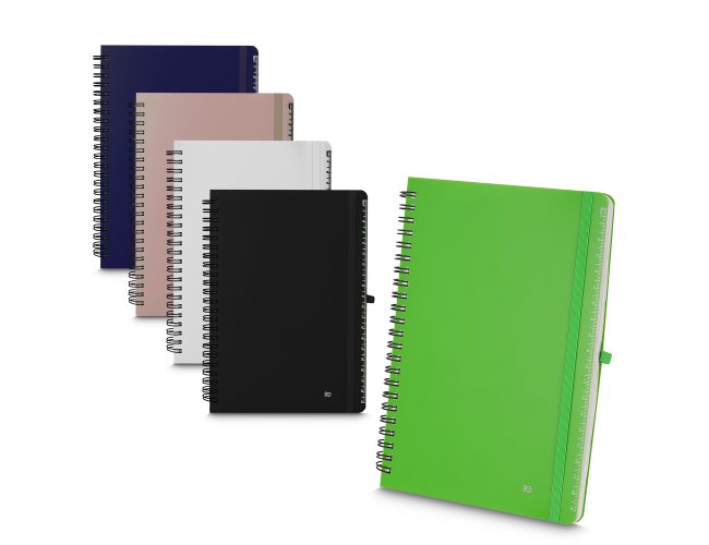 Caderno Caderno de anotaes em PP reciclvel com suporte para caneta e miolo de 70 folhas brancas pautadas.